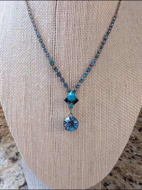 Blue Crystal Drop And Rhinestone Pendant Necklace - Women's Fashion Jewelry